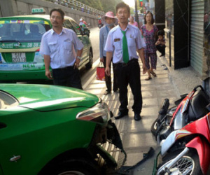 Tài xế lái taxi tông tên cướp ở Sài Gòn: "Con gái gọi tôi là soái ca"