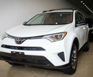 Toyota RAV4 2017 đầu tiên về Hà Nội