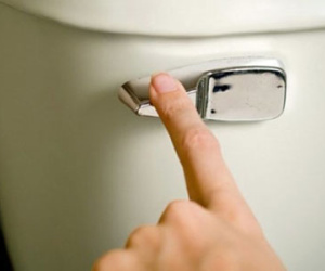 Cô gái hơn 20 năm mắc chứng "nghiện" nhà vệ sinh