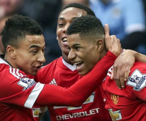 Martial tỏa sáng, Man Utd áp sát top 4