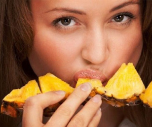 Bị người yêu và cả mẹ người yêu chán vì... không biết gọt dứa!