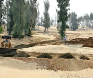 Đốn 100ha rừng phòng hộ làm sân golf đón thi hoa hậu