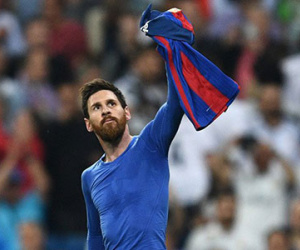 Dư âm Siêu kinh điển: Ronaldo tuổi gì mà sánh Messi?