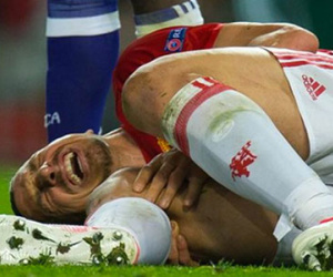 Ibrahimovic tìm đến "phù thuỷ" chữa đầu gối để cứu vãn sự nghiệp