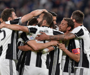 Juventus thắng đậm, nới rộng khoảng cách với Roma lên 11 điểm