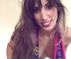 Người đẹp lột đồ mừng Barca đánh bại Real