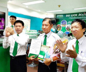 Tài xế taxi Mai Linh được thưởng nóng hơn 20 triệu đồng vì dũng cảm chặn tên cướp trên phố