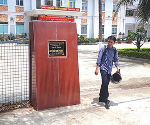 Bí thư huyện có 2 con gái được bổ nhiệm chóng vánh nói "nhiều lúc cũng ngại lắm"