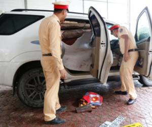 CSGT truy đuổi tài xế 9X dùng biển giả