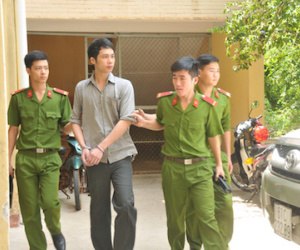 Giết bạn vì không cho mượn xe đi thăm bạn gái