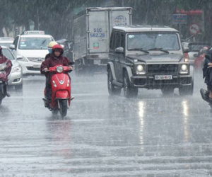 Mưa phủ khắp TP.HCM sáng sớm nay, người người ngỡ ngàng