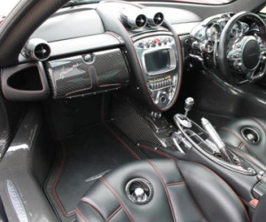 Siêu xe Pagani Huayra cũ rao bán giá hơn 2,3 triệu USD