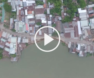 Video: Bờ sông Vàm Nao nhìn từ trên cao sau khi "nuốt" 16 căn nhà