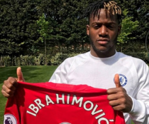 CĐV Chelsea đòi tống cổ Batshuayi vì ủng hộ Ibrahimovic