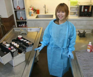 Chăm sóc người chết: Công việc không mấy ai dám làm của 9X Singapore