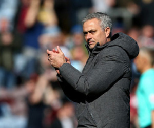 Mourinho thừa nhận M.U kém thế hơn Man City trong cuộc đua top 4