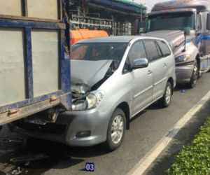 Người nước ngoài thoát chết sau tai nạn liên hoàn ở Sài Gòn