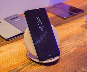 Sạc không dây đời cũ không thể dùng cho Galaxy S8