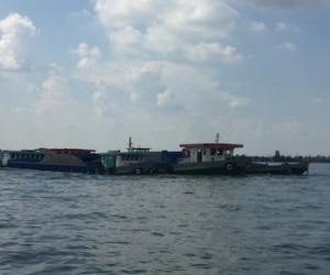Tạm giữ 13 sà lan chở hơn 3.000 m3 cát không hóa đơn chứng từ
