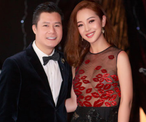 Jennifer Phạm mặc váy xuyên thấu ngực trần khi hội ngộ chồng cũ