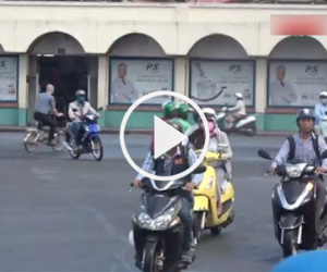 Video: Người dân bất chấp nguy hiểm đi ngược chiều