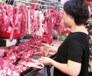 Siêu thị đồng loạt giảm giá thịt heo