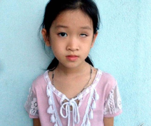 Trò lớp 1 bị phi thước kẻ mù mắt, nhà trường đứng ngoài