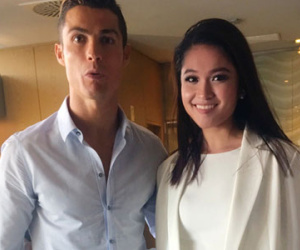 Á hậu Thùy Dung được danh thủ C. Ronaldo ôm eo ở Tây Ban Nha