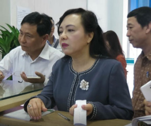 Bộ trưởng Y tế kiểm tra phòng khám có bác sĩ Trung Quốc