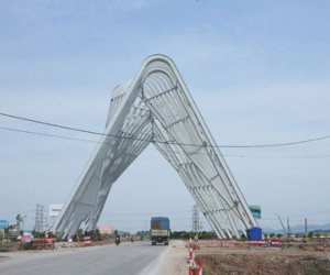 Cận cảnh cổng tỉnh 200 tỷ đồng gây nhiều tranh cãi