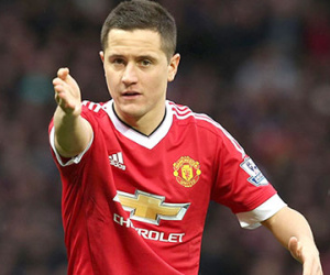 Đá máu lửa và không biết sợ ở derby, Herrera gợi nhớ đến Roy Keane