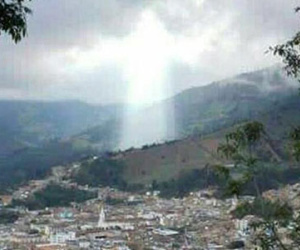 Đám mây hình Chúa Jesus xuất hiện ở nơi sạt lở đất giết 17 người