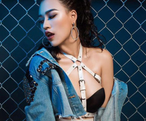 Gái một con nhưng DJ Tít còn gợi cảm hơn thời son rỗi