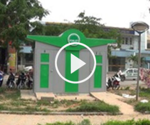 Video: Hà Nội xây xong hàng loạt nhà vệ sinh công cộng rồi... khóa cửa