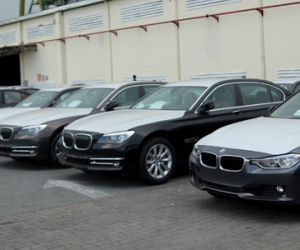 Hàng trăm xe BMW nằm chờ nửa năm tại cảng Việt Nam