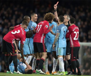Man City 0-0 Man United: Mourinho "dựng xe buýt", Fellaini bị đuổi, M.U vẫn... bất bại