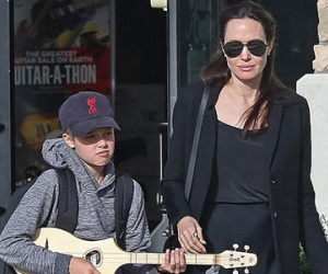 Angelina Jolie mở tiệc mừng ly hôn