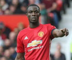 M.U: Eric Bailly, cột chống trời trong giông bão