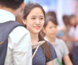Nữ sinh Học viện Ngân hàng đẹp mộc mạc mà cuốn hút