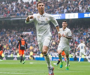 Ronaldo phá kỷ lục, trở thành cầu thủ ghi bàn nhiều nhất thế giới ở cấp CLB