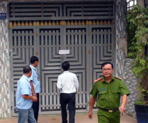 2 mẹ con bị khởi tố vì nhốt cán bộ, dọa nổ bình gas