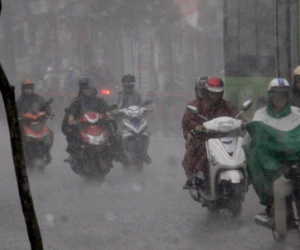 Sài Gòn đón cơn mưa tối mặt trong ngày cuối của kỳ nghỉ lễ
