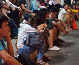 Bến xe Sài Gòn kẹt cứng lúc 2h sáng, khách vật vờ tìm đường về