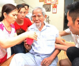 Cụ Lê Đình Kình: "Chủ tịch Nguyễn Đức Chung đã đến thăm hỏi, tiễn tôi ra viện"