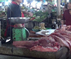 Đề xuất lập quầy bình ổn giá buộc tiểu thương hạ giá thịt lợn