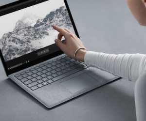 Microsoft ra mắt Surface Laptop giá 999 USD đối đầu MacBook