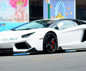 Tay chơi Sài thành chi hơn 200 triệu Đồng độ lại ngoại thất siêu xe Lamborghini Aventador