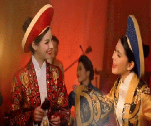 Thí sinh "The Face Thái" mặc áo dài, đóng quảng cáo về Việt Nam!