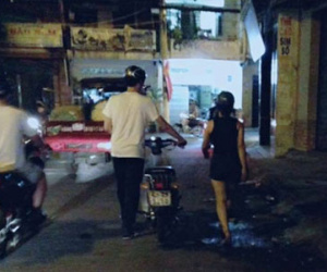 Cô gái chia tay người yêu vì anh chàng không biết…đi xe máy