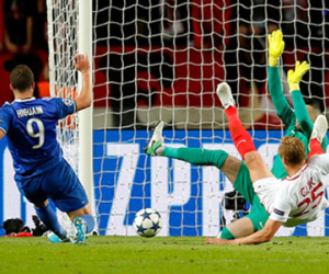 Higuain xoá dớp tịt ngòi suốt bốn năm ở vòng knock-out Cup C1